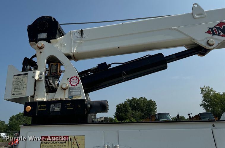 image for item OF9891 2013 Peterbilt 337 utility / service truck