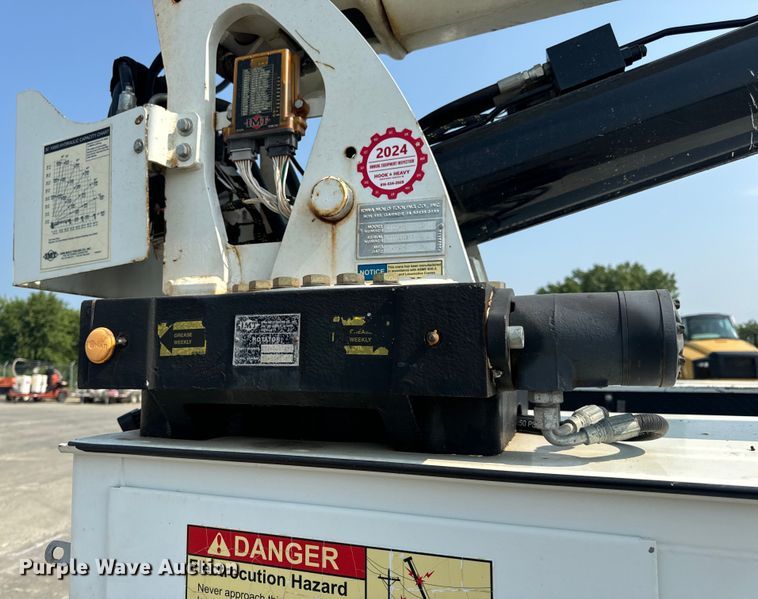 image for item OF9891 2013 Peterbilt 337 utility / service truck