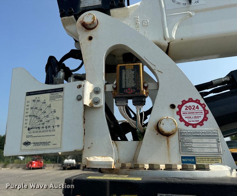 image for item OF9891 2013 Peterbilt 337 utility / service truck