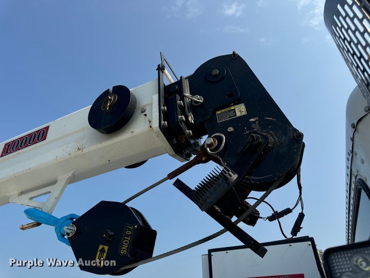 image for item OF9891 2013 Peterbilt 337 utility / service truck