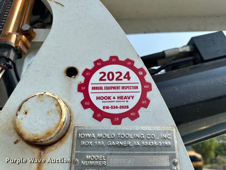 image for item OF9891 2013 Peterbilt 337 utility / service truck