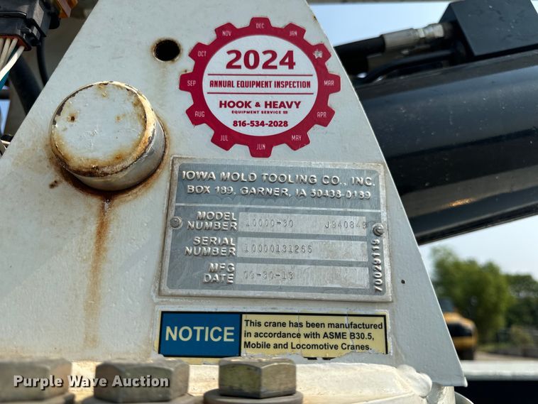 image for item OF9891 2013 Peterbilt 337 utility / service truck