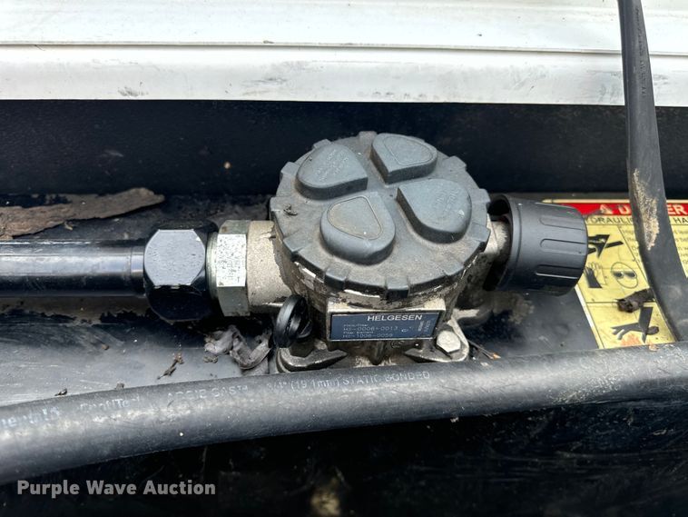 image for item OF9891 2013 Peterbilt 337 utility / service truck