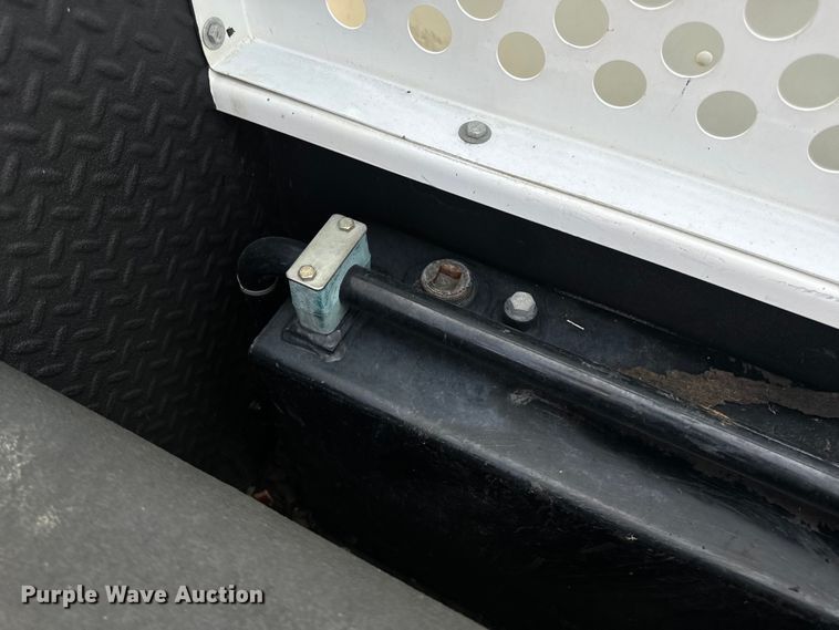 image for item OF9891 2013 Peterbilt 337 utility / service truck