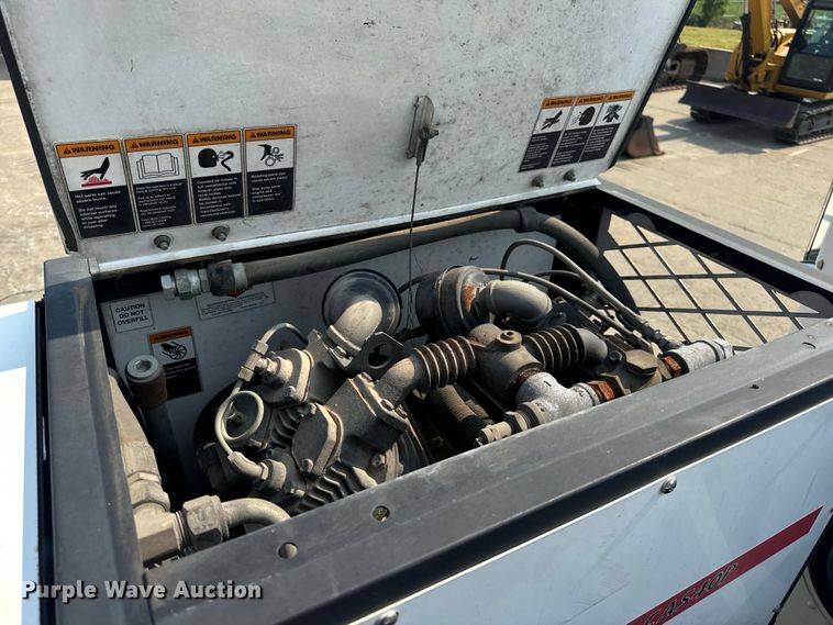 image for item OF9891 2013 Peterbilt 337 utility / service truck