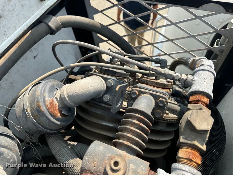 image for item OF9891 2013 Peterbilt 337 utility / service truck