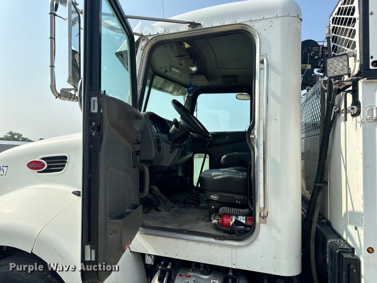 image for item OF9891 2013 Peterbilt 337 utility / service truck