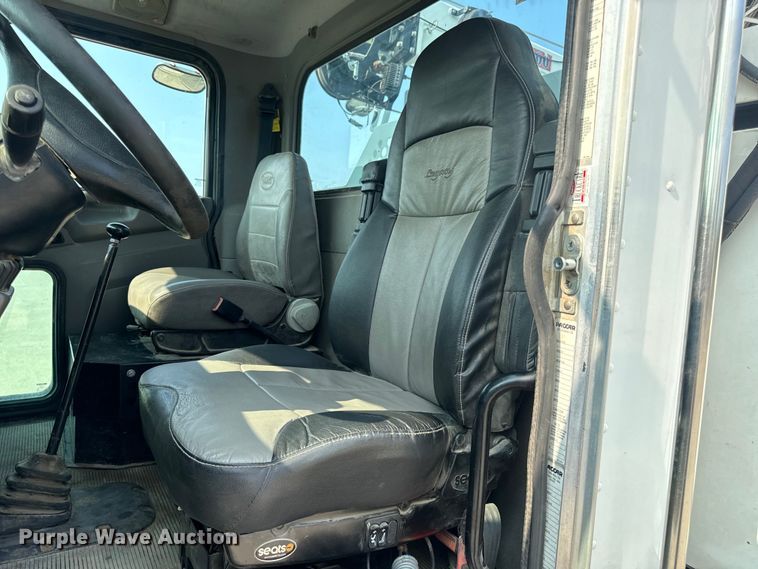 image for item OF9891 2013 Peterbilt 337 utility / service truck