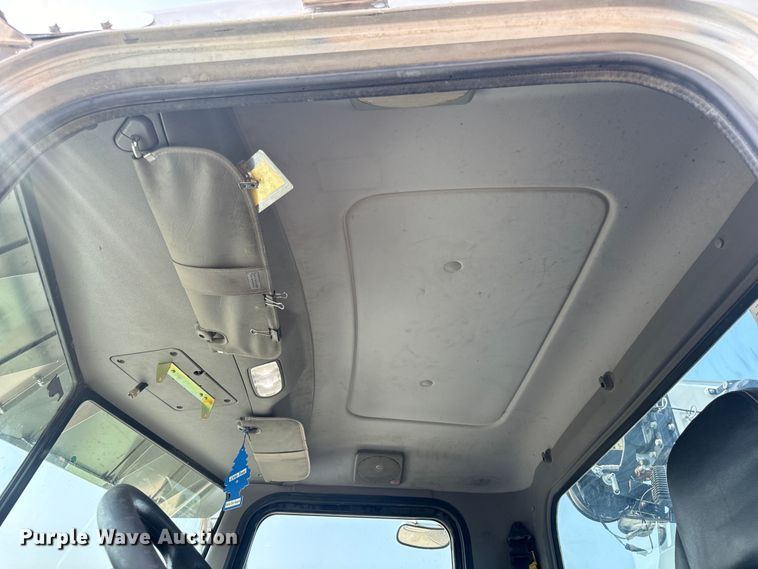 image for item OF9891 2013 Peterbilt 337 utility / service truck