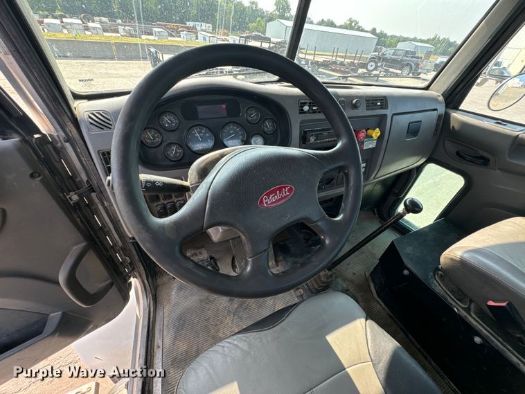 image for item OF9891 2013 Peterbilt 337 utility / service truck