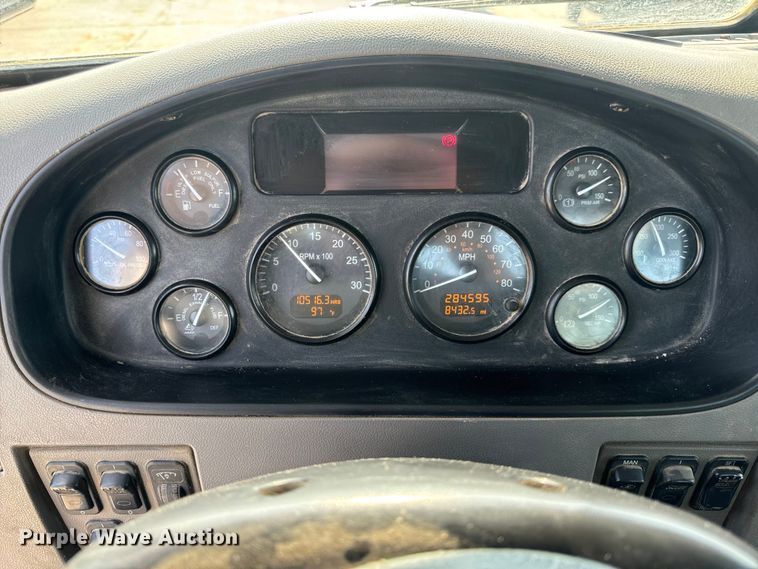 image for item OF9891 2013 Peterbilt 337 utility / service truck