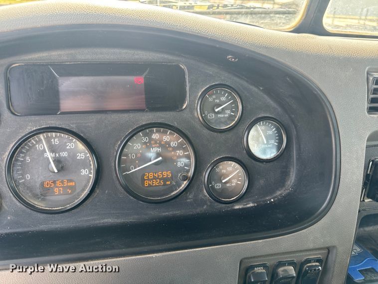 image for item OF9891 2013 Peterbilt 337 utility / service truck