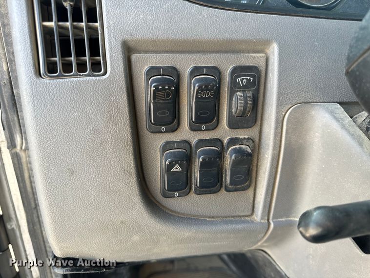 image for item OF9891 2013 Peterbilt 337 utility / service truck