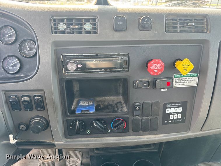 image for item OF9891 2013 Peterbilt 337 utility / service truck