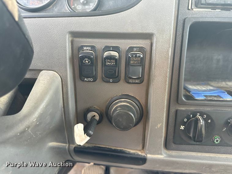 image for item OF9891 2013 Peterbilt 337 utility / service truck