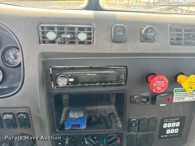 image for item OF9891 2013 Peterbilt 337 utility / service truck