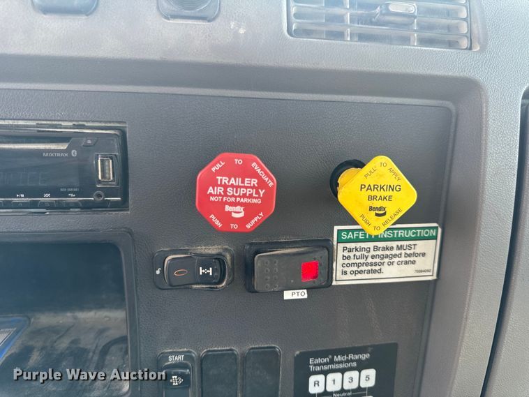 image for item OF9891 2013 Peterbilt 337 utility / service truck