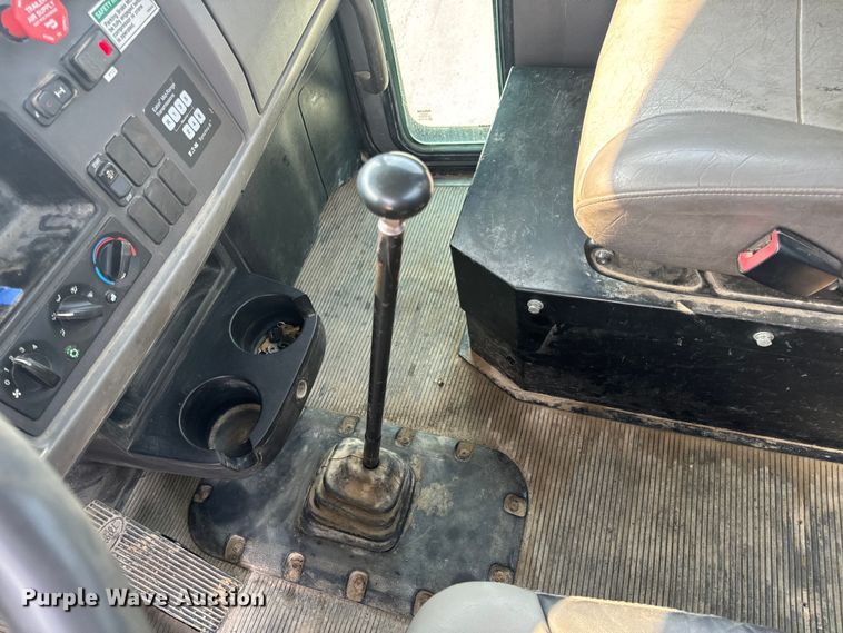 image for item OF9891 2013 Peterbilt 337 utility / service truck