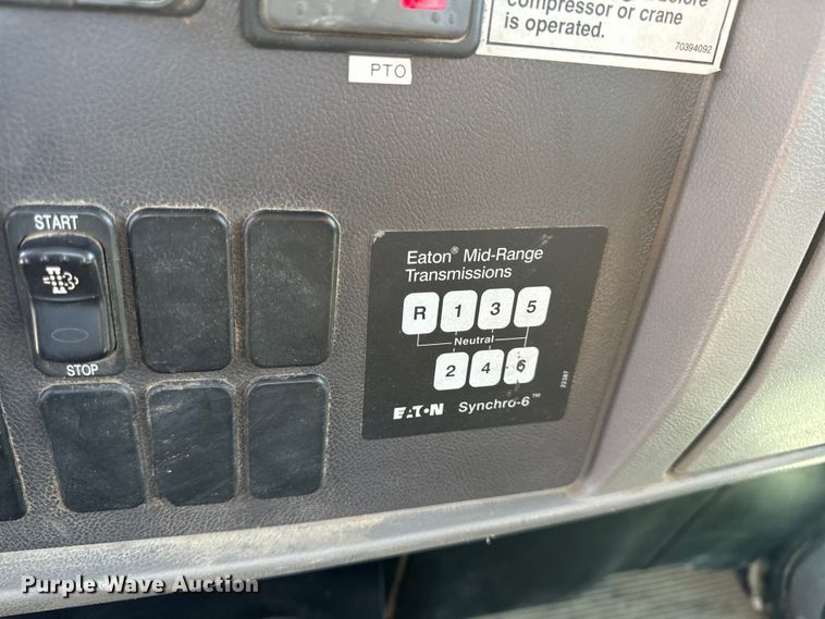 image for item OF9891 2013 Peterbilt 337 utility / service truck