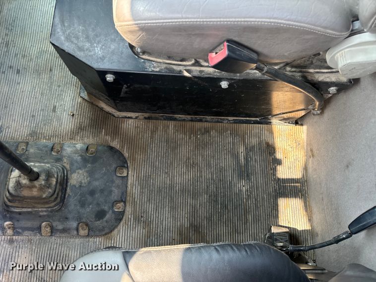 image for item OF9891 2013 Peterbilt 337 utility / service truck