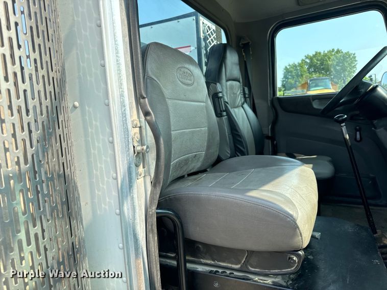 image for item OF9891 2013 Peterbilt 337 utility / service truck