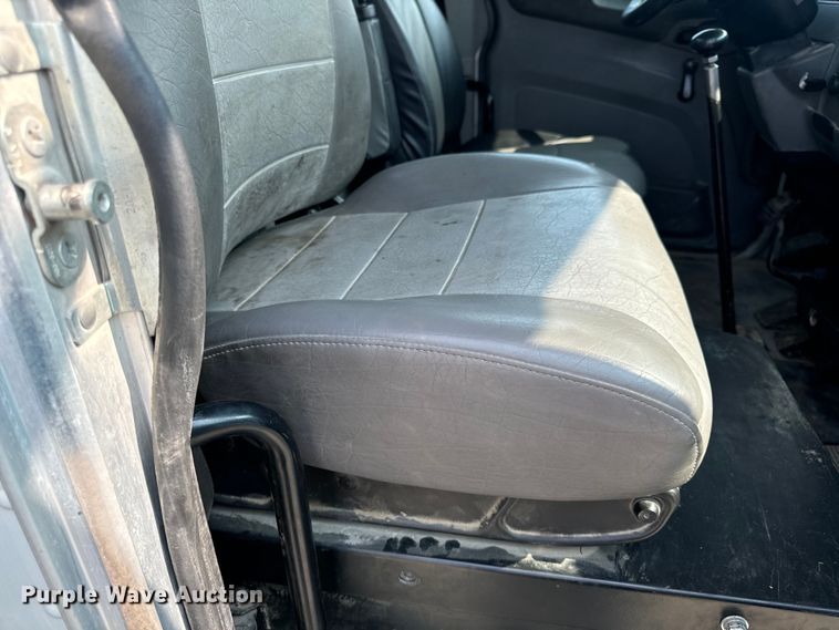 image for item OF9891 2013 Peterbilt 337 utility / service truck