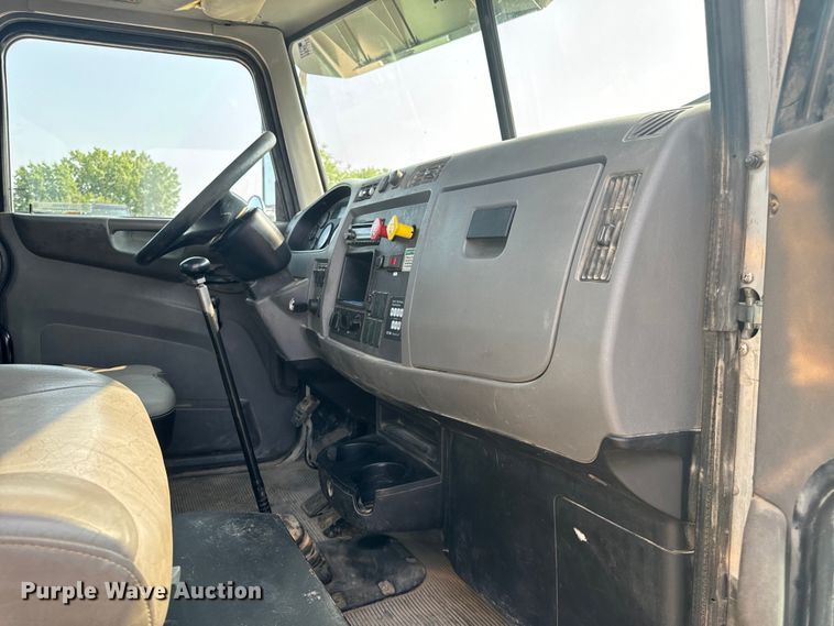 image for item OF9891 2013 Peterbilt 337 utility / service truck