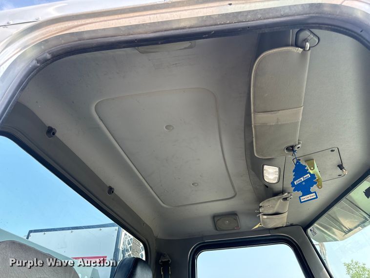 image for item OF9891 2013 Peterbilt 337 utility / service truck