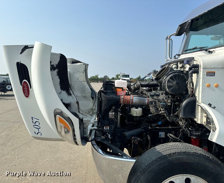 image for item OF9891 2013 Peterbilt 337 utility / service truck