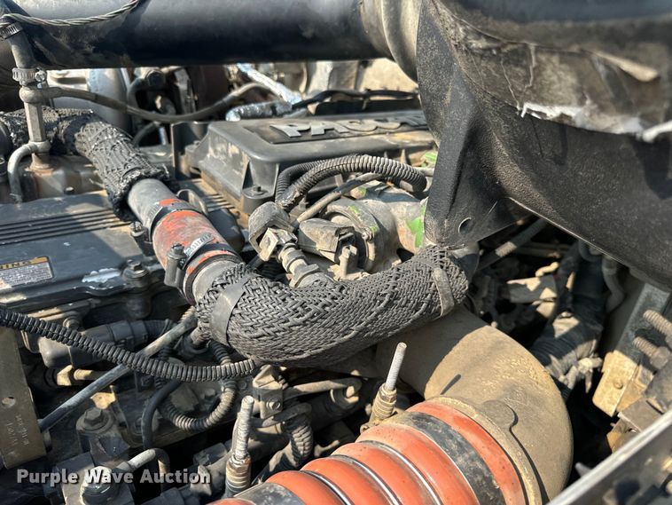 image for item OF9891 2013 Peterbilt 337 utility / service truck