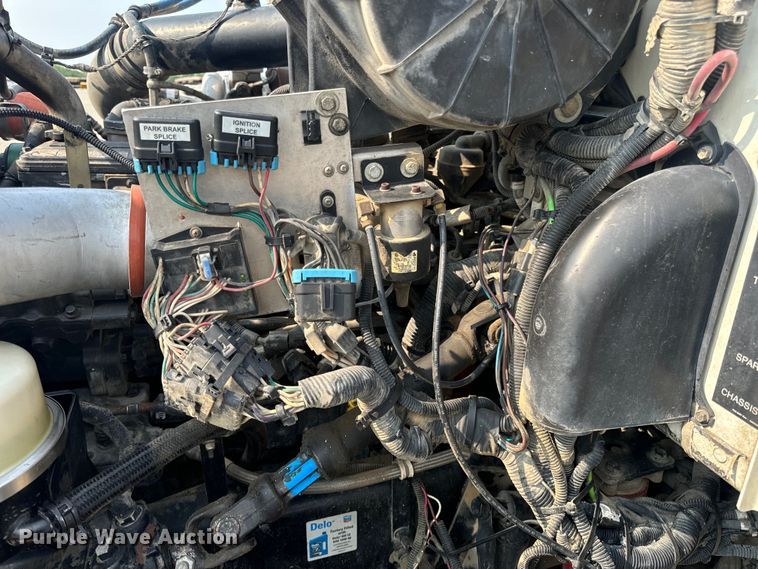 image for item OF9891 2013 Peterbilt 337 utility / service truck