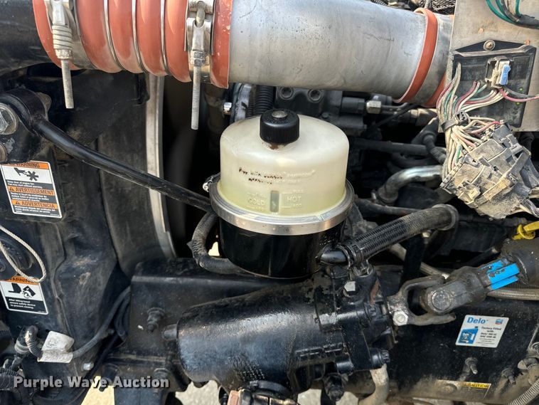 image for item OF9891 2013 Peterbilt 337 utility / service truck