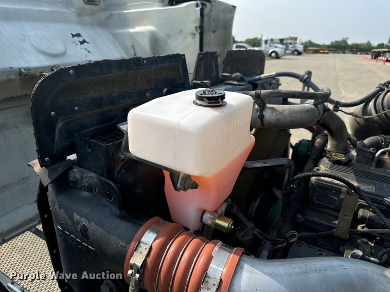 image for item OF9891 2013 Peterbilt 337 utility / service truck