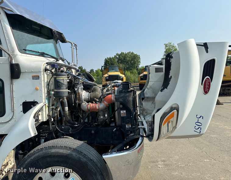 image for item OF9891 2013 Peterbilt 337 utility / service truck