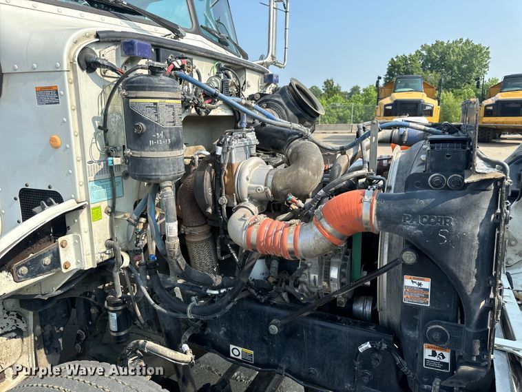 image for item OF9891 2013 Peterbilt 337 utility / service truck