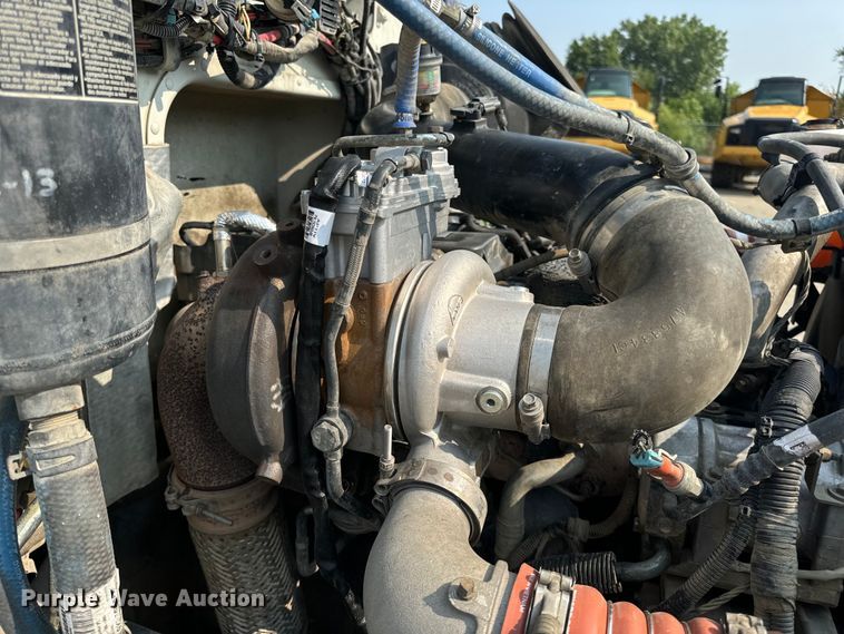 image for item OF9891 2013 Peterbilt 337 utility / service truck