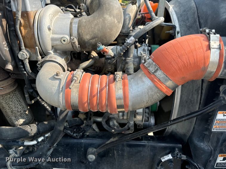 image for item OF9891 2013 Peterbilt 337 utility / service truck