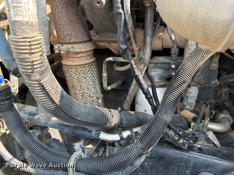 image for item OF9891 2013 Peterbilt 337 utility / service truck