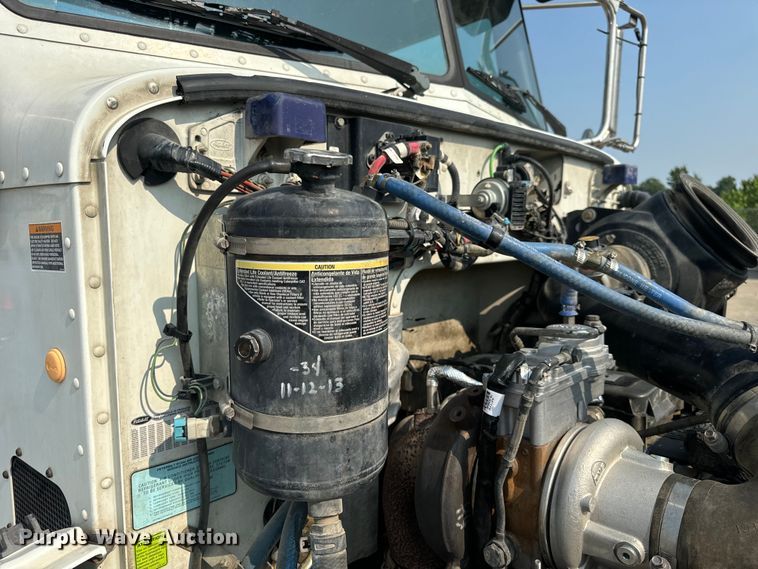 image for item OF9891 2013 Peterbilt 337 utility / service truck