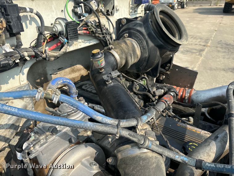 image for item OF9891 2013 Peterbilt 337 utility / service truck