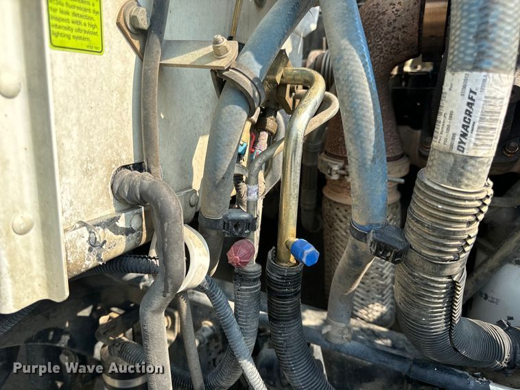 image for item OF9891 2013 Peterbilt 337 utility / service truck