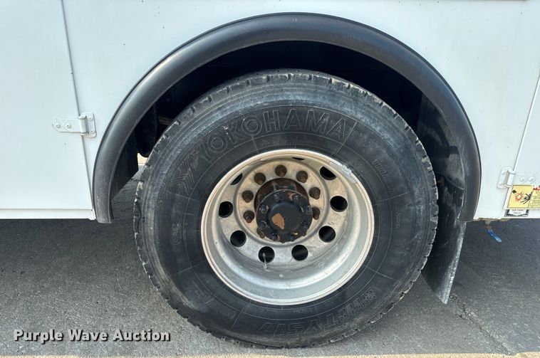 image for item OF9891 2013 Peterbilt 337 utility / service truck