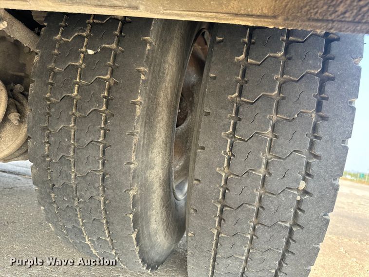 image for item OF9891 2013 Peterbilt 337 utility / service truck