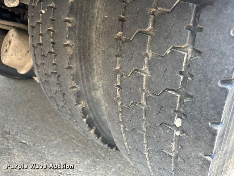 image for item OF9891 2013 Peterbilt 337 utility / service truck