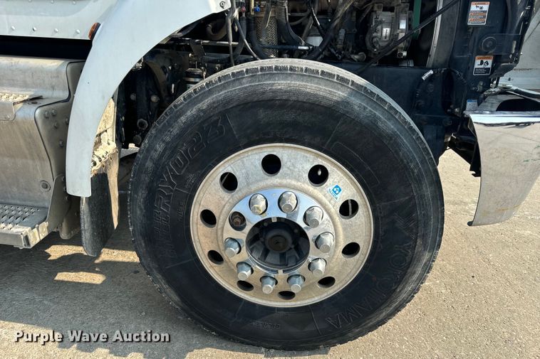 image for item OF9891 2013 Peterbilt 337 utility / service truck