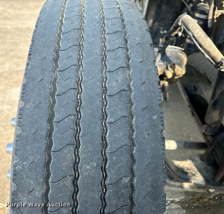 image for item OF9891 2013 Peterbilt 337 utility / service truck