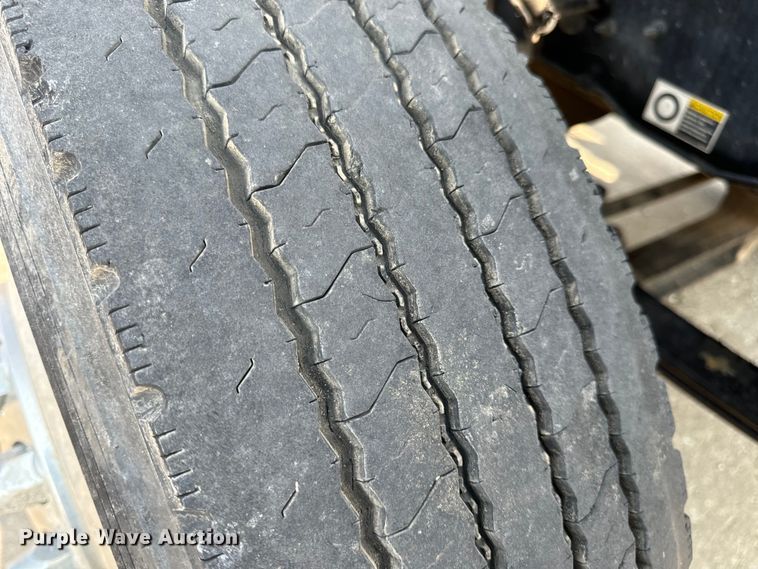 image for item OF9891 2013 Peterbilt 337 utility / service truck