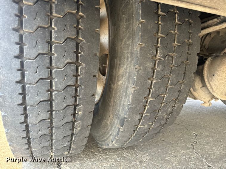 image for item OF9891 2013 Peterbilt 337 utility / service truck