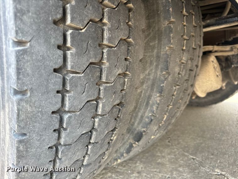 image for item OF9891 2013 Peterbilt 337 utility / service truck