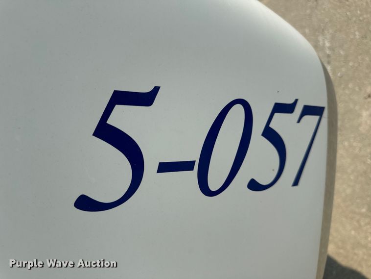 image for item OF9891 2013 Peterbilt 337 utility / service truck